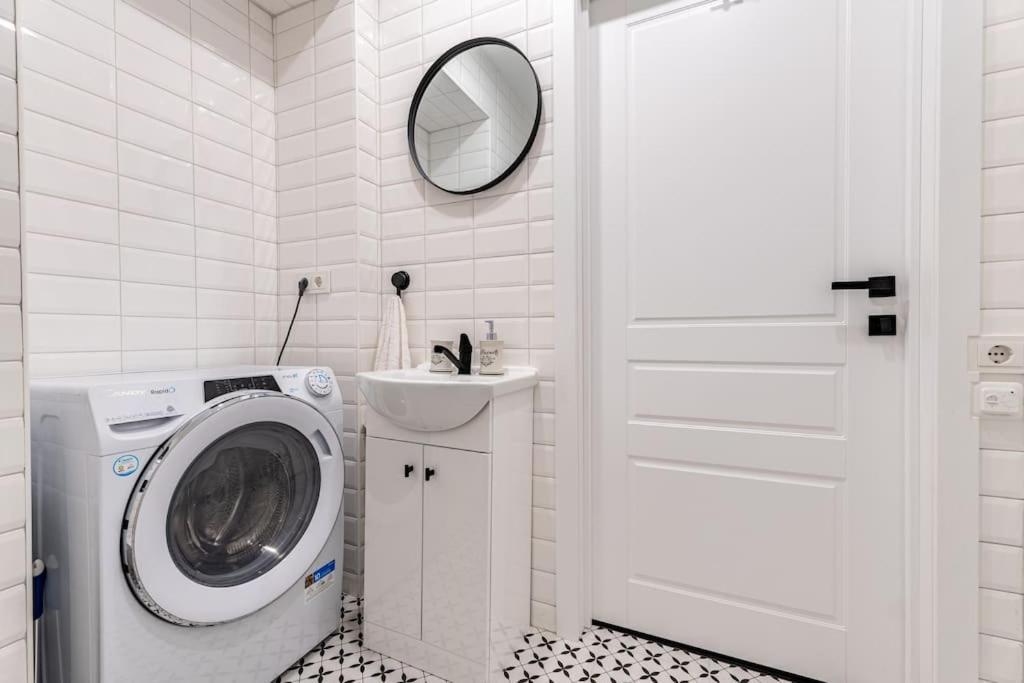 Modern Flat In Old Town Kaunas - Free Parking & Self Check-In Exterior foto
